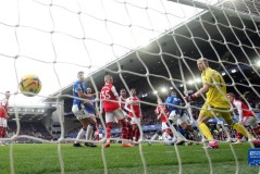 开局红牌左右红蓝对决局势，曼联2比1切尔西，查洛巴全城希望？